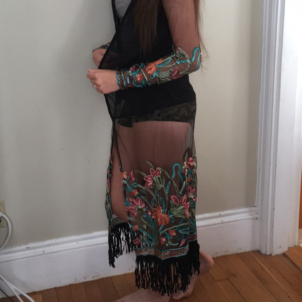 SOLD OUT🔥tassel Floral embroidered Kimono coverup - Picture 4 of 5